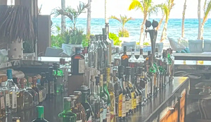 Ηράκλειο: Τον έπιασαν να τρώει και να πίνει τσάμπα σε ξενοδοχείο και στο τέλος τους κατηγόρησε για… κλοπή