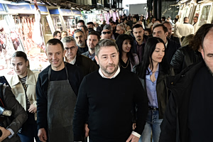 Στη Βαρβάκειο ο Ανδρουλάκης: «Τελευταίοι σε αγοραστική δύναμη στην ΕΕ οι Έλληνες – Η κυβέρνηση παράγει σκάνδαλα, όχι λύσεις»