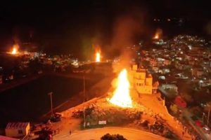 H περιοχή της Κρήτης όπου γίνεται Ανάσταση σε έξι εκκλησιές με έξι φωτιές και έξι φωτιές για τον Ιούδα