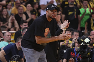 Γιάννης Αντετοκούνμπο: «Το 2027 ξανά στην Εθνική – Σε όποια ομάδα παίζει ο Κώστας θέλω να κερδίζει»