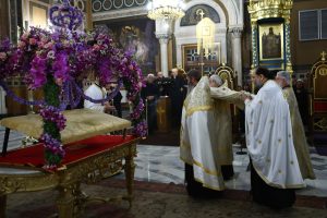 Πάσχα: Κατανυκτική και συγκινητική η Τελετή Αποκαθήλωσης σε Ελλάδα και Ιεροσόλυμα