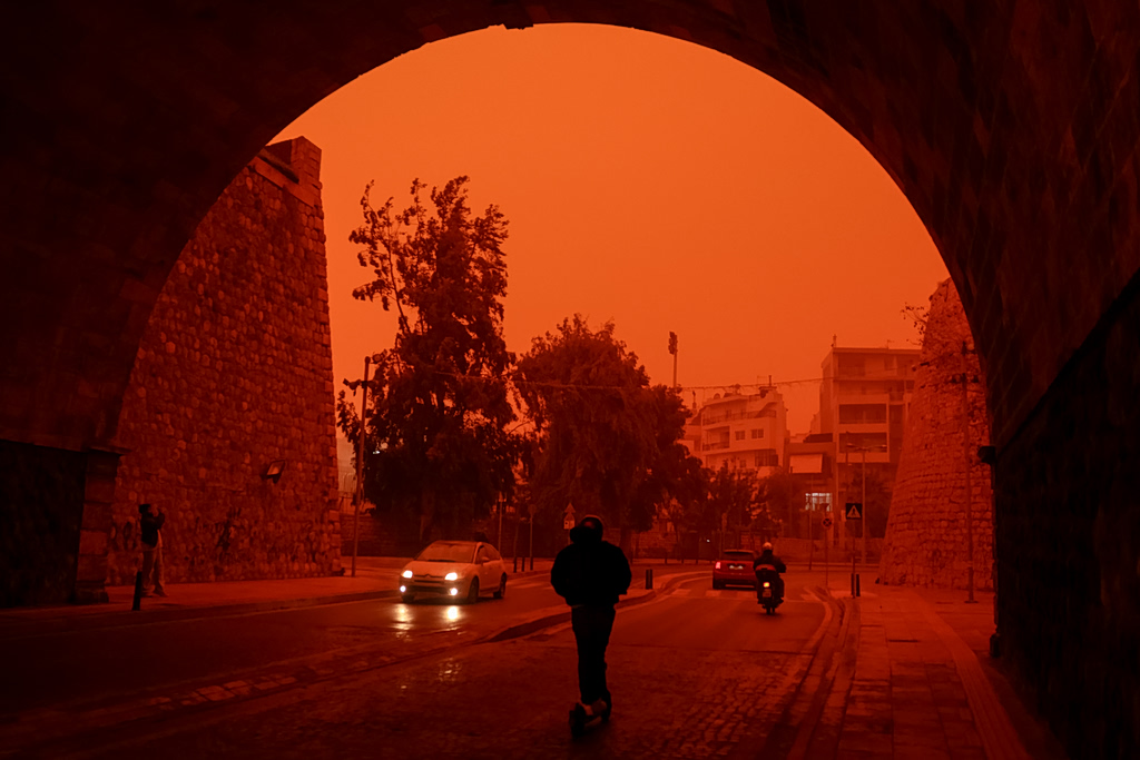 Κρήτη: Αδέλφια τσακώθηκαν για την… αφρικανική σκόνη – Ο ένας υποστήριξε τον γείτονα που έριχνε νερό