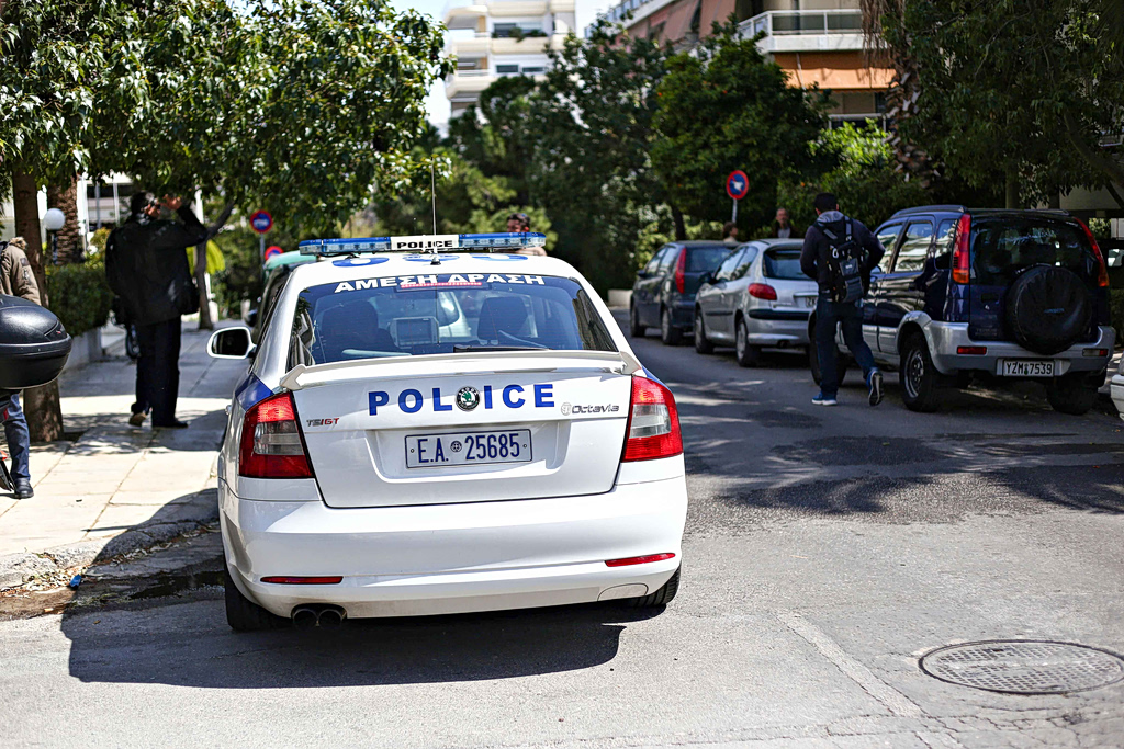 Πανεπιστημιούπολη: Εμπρηστική επίθεση σε βάρος πραγματογνώμονα της τραγωδίας των Τεμπών – Έκαψαν το αμάξι του