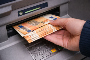 ΑΑΔΕ: «Μπαράζ» πληρωμών για εκκρεμότητες του 2017 – Ποιοι είδαν χρήματα στους λογαριασμούς τους