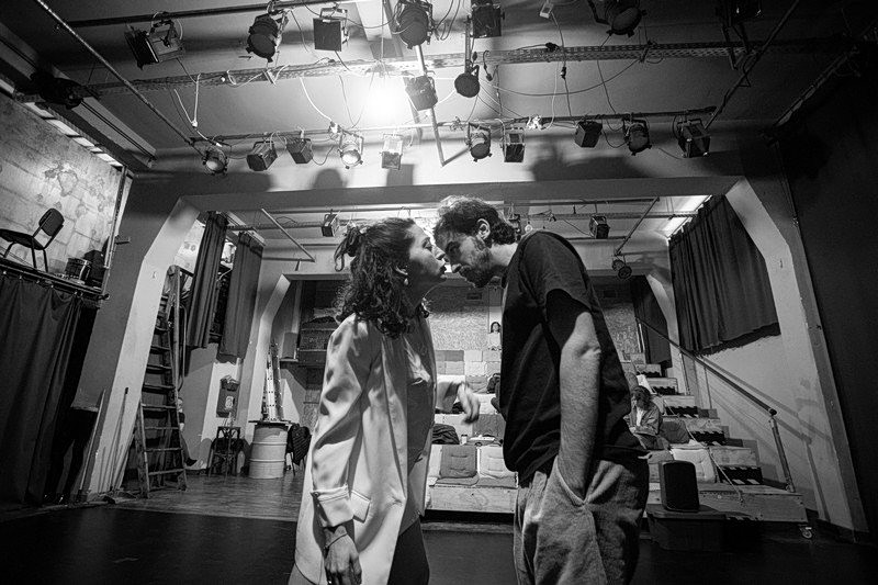 Θανάσης Δόβρης στα «ΝΕΑ»: «Το θέατρο ως τέχνη εμπεριέχει το λάθος»