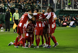 H βαθμολογία των Play-Off της Super League μετά τις νίκες Ολυμπιακού και ΑΕΚ