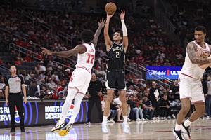 NBA: Αγωνίστηκε ενάντια στους Ρόκετς ο Άλεξ Αντετοκούνμπο, ακόμα ένα τριπλ-νταμπλ για τον Γιόκιτς