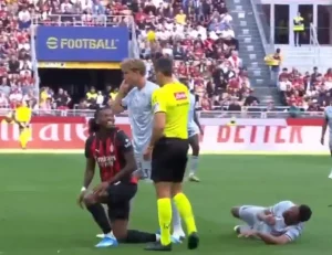 Ο επιθετικός της Μίλαν, Ράφαελ Λεάο… χειροκρότησε ειρωνικά τον διαιτητή, αλλά του «κόπηκε» το γέλιο