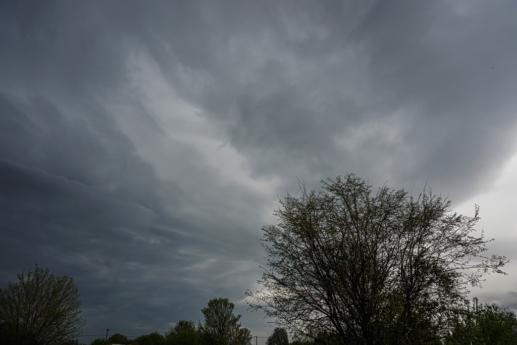 Καιρός: Ισχυρές βροχές σε Κρήτη και Δωδεκάνησα – Αφρικανική σκόνη και άνεμοι έως 8 μποφόρ στο Αιγαίο