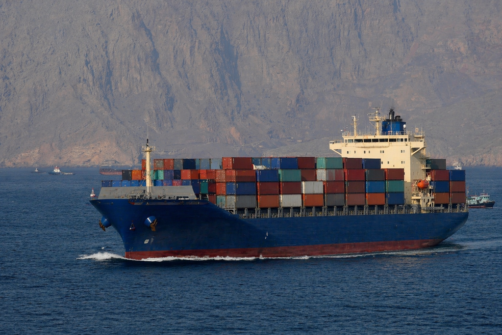 Πυρά των Φρουρών της Επανάστασης κατά containership ελληνικών συμφερόντων στον Περσικό Κόλπο