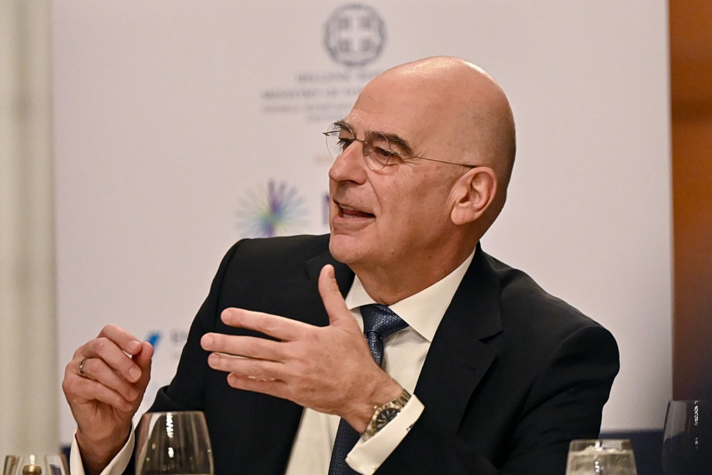 Νίκος Δένδιας: Υπογράφει σήμερα τη σύμβαση με την ΕΤΕπ για την ενεργειακή αναβάθμιση στρατοπέδων