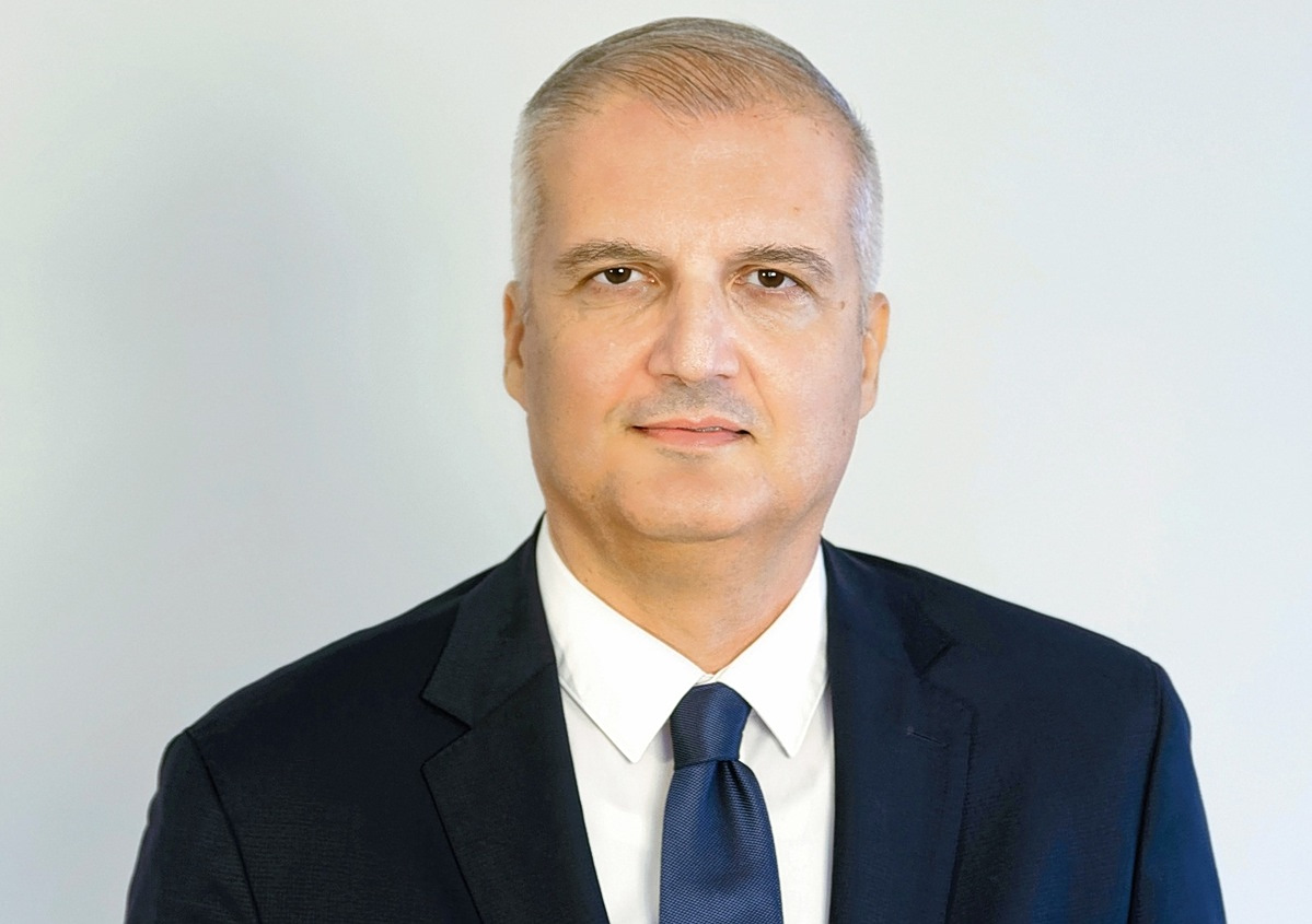 &Pi;ό&lambda;&epsilon;&mu;&omicron;&sigmaf;, &pi;&epsilon;&tau;&rho;έ&lambda;&alpha;&iota;&omicron; &kappa;&alpha;&iota; &alpha;&kappa;&rho;ί&beta;&epsilon;&iota;&alpha;