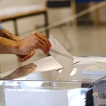 Δημοσκόπηση Pulse: Στο 31% η ΝΔ, 16,5 μονάδες μπροστά από το ΠΑΣΟΚ – Πόσοι θα ψήφιζαν Καρυστιανού πριν ανακοινώσει το κόμμα