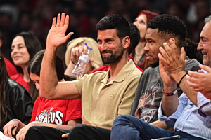 Ολυμπιακός – Μονακό: Μαζί στα court seats Γιάννης Αντετοκούνμπο και Νόβακ Τζόκοβιτς (vid)