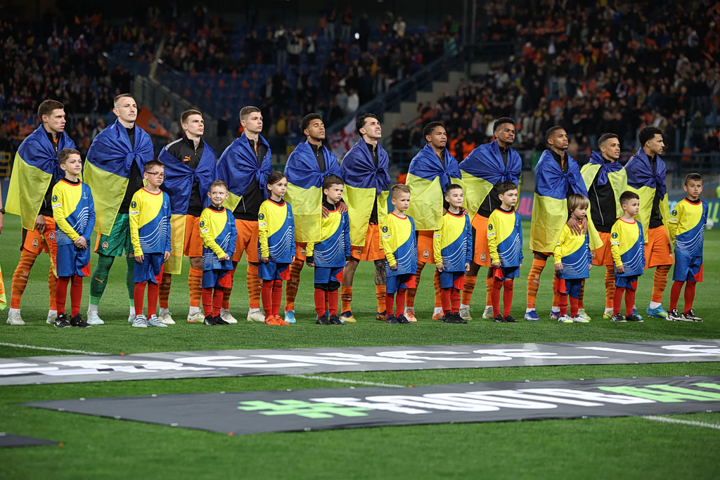 Τυλιγμένοι με τη σημαία της Ουκρανίας: Η Σαχτάρ έστειλε δυνατό μήνυμα πριν τον ημιτελικό κόντρα στην Κρίσταλ Πάλας