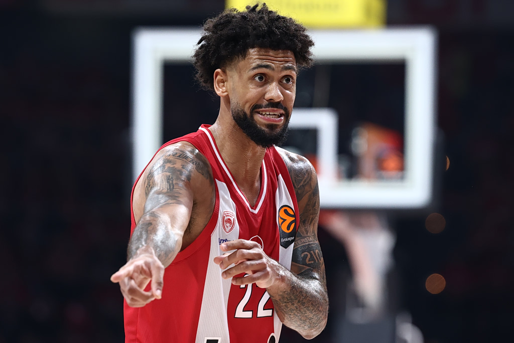 Ολυμπιακός – Μονακό: Ο Ντόρσεϊ το έβαλε από την άλλη άκρη του γηπέδου και δεν μέτρησε! (vid)