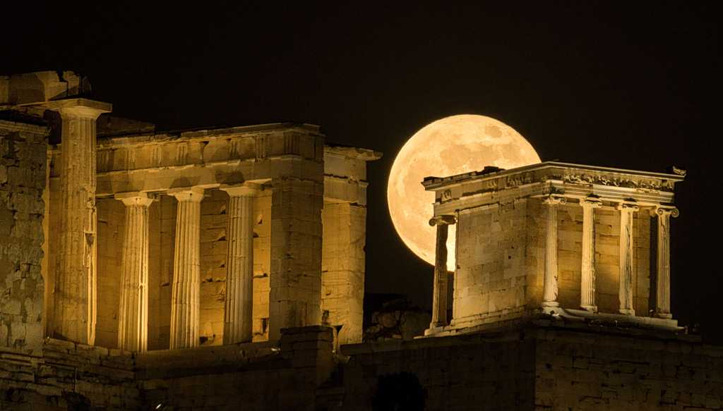 Πανσέληνος Μαΐου: Πότε και πως θα απολαύσουμε το «Φεγγάρι των λουλουδιών»