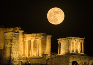 Πανσέληνοι Μαίου 2026: Ο μήνας αρχίζει με το «Φεγγάρι των Λουλουδιών» και τελειώνει με το «Μπλε Φεγγάρι»