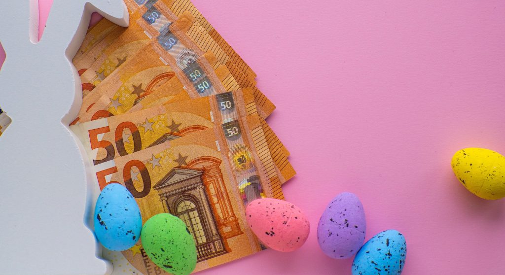 Δώρο Πάσχα: Σε λίγες ώρες τα χρήματα μπαίνουν στους λογαριασμούς σας – Τι ισχύει αν ο εργοδότης πει «δεν έχω»