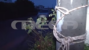 Kακοκαιρία «Erminio»: Ιδιοκτήτης έδεσε το αυτοκίνητό του για να μην το παρασύρουν τα νερά