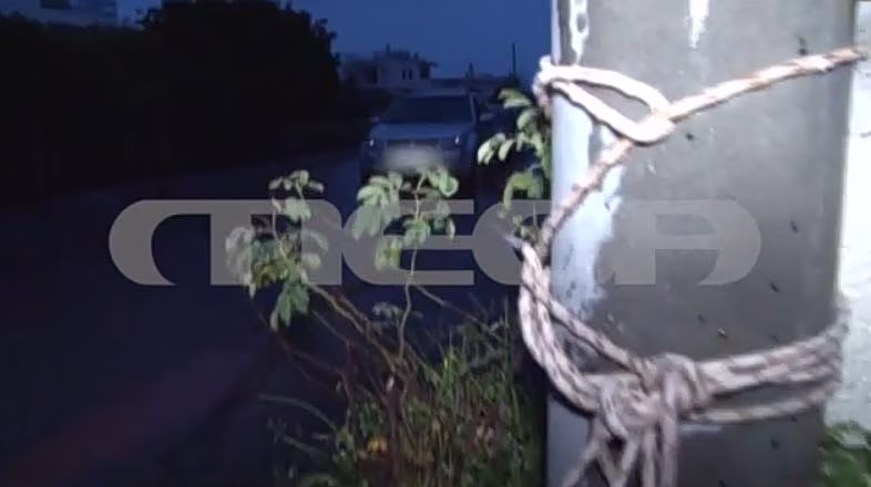 Kακοκαιρία «Erminio»: Ιδιοκτήτης έδεσε το αυτοκίνητό του για να μην το παρασύρουν οι ορμητικοί χειμάρροι