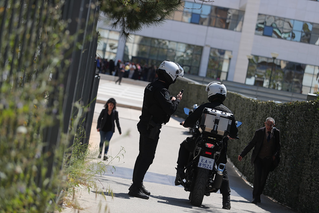 Στον εισαγγελέα σήμερα ο 89χρονος πιστολέρο – Το κίνητρο και το χρονικό της ένοπλης επίθεσης σε ΕΦΚΑ και δικαστήρια