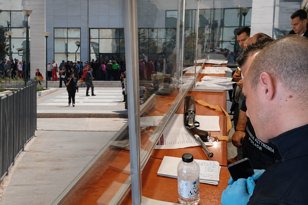 Αυτός είναι ο 89χρονος που σκόρπισε τον τρόμο σε ΕΦΚΑ και Ειρηνοδικείο – Το προφίλ του