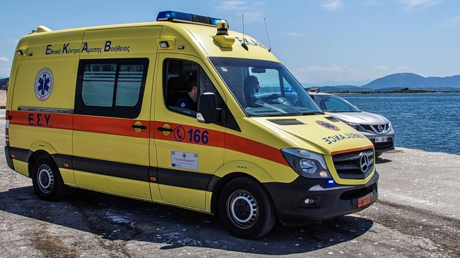 Ραφήνα: Χωρίς τις αισθήσεις του  ανασύρθηκε άνδρας από την παραλία της Χρυσής Ακτής