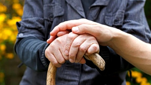 Eurostat: Δημογραφική συρρίκνωση και γήρανση στην Ευρώπη έως το 2100 – Τα απογοητευτικά στοιχεία για την Ελλάδα