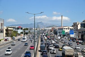 «Πνίγουν» τις Εθνικές Οδούς οι εκδρομείς του Πάσχα: Μποτιλιάρισμα στα διόδια