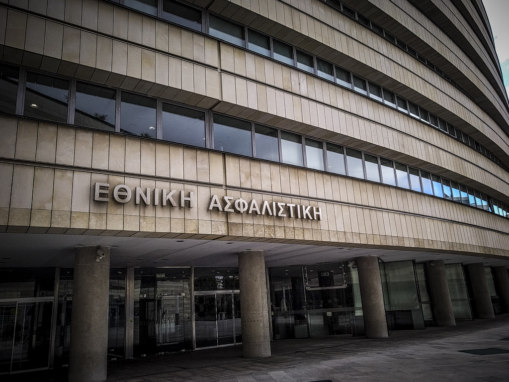 &Epsilon;&theta;&nu;&iota;&kappa;ή &Alpha;&sigma;&phi;&alpha;&lambda;&iota;&sigma;&tau;&iota;&kappa;ή: &Pi;&omicron;&upsilon;&lambda;ά&epsilon;&iota; &alpha;&kappa;ί&nu;&eta;&tau;&alpha;