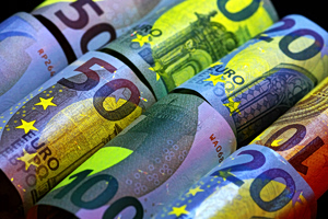 Συνάλλαγμα: Το ευρώ ενισχύεται 0,12%, στα 1,1756 δολάρια