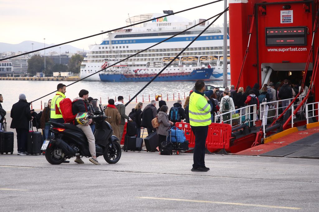 Κορυφώνεται η πασχαλινή έξοδος από τα λιμάνια – Αυξημένη κίνηση και τη Μεγάλη Παρασκευή, σε επιφυλακή το Λιμενικό