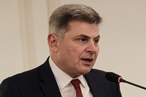 Στο ΠΑΣΟΚ ο Νίκος Φαραντούρης – «Ενώνω τη φωνή μου για διαφάνεια και πολιτική αλλαγή»