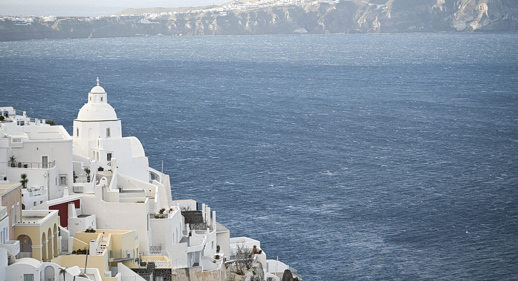 Airbnb: Άνοδος στις Κυκλάδες, «βουτιά» στην Αθήνα – Πώς ο πόλεμος στο Ιράν αλλάζει τις κρατήσεις