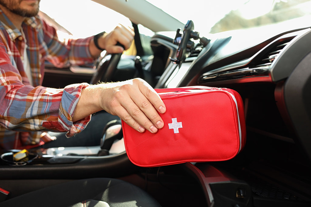 Νέο «φαρμακείο» στα αυτοκίνητα: Τι αλλάζει από τις 18 Ιουνίου και το πρόστιμο των 30 ευρώ