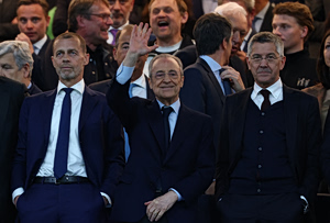 Έξαλλος ο Φλορεντίνο Πέρεθ: Κατέβηκε στα αποδυτήρια και «έκραξε» τους παίκτες της Ρεάλ μετά τον αποκλεισμό από την Μπάγερν