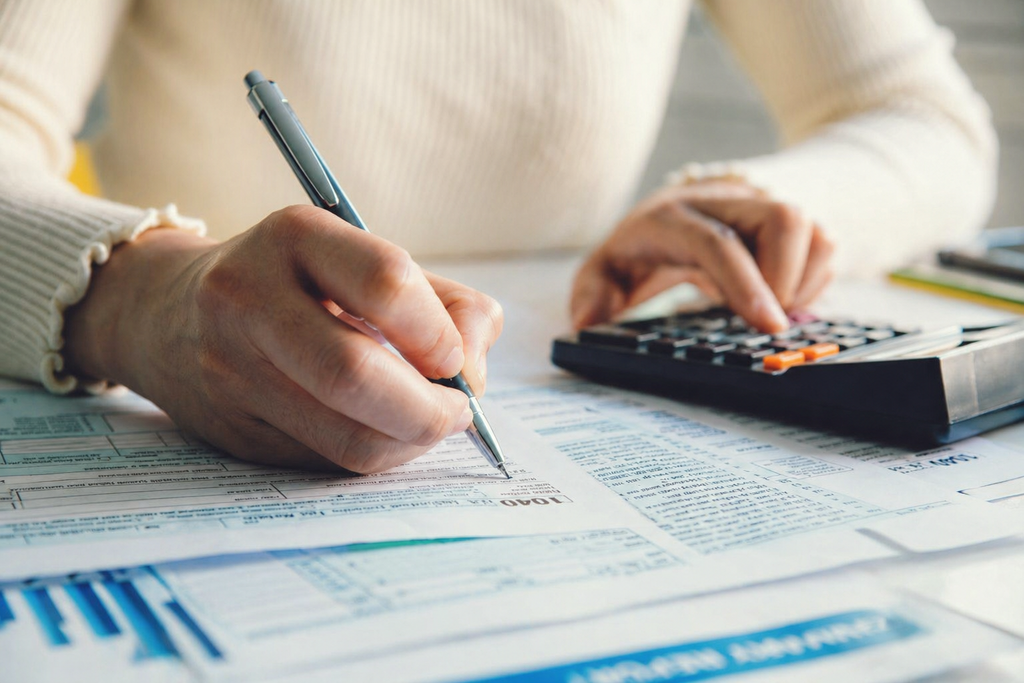 Φορολογικές δηλώσεις: Ποιοι παίρνουν άμεση επιστροφή και ποιοι πάνε για συμψηφισμό