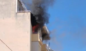 Τραγωδία στην Πάτρα: Απανθρακωμένη βρέθηκε γυναίκα μετά από φωτιά σε διαμέρισμα – Απεγκλωβίστηκαν τέσσερα άτομα