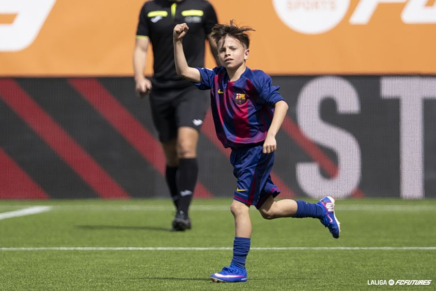 Το νέο «διαμάντι» της Μπαρτσελόνα – Ο 12χρονος που μαγεύει με τις ντρίμπλες του (vids)