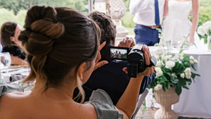 Αμερικανίδα ξεκίνησε να φωτογραφίζει γάμους για… χόμπι με 1.000 ευρώ και τώρα βγάζει 1,5 εκατ. ευρώ ετησίως