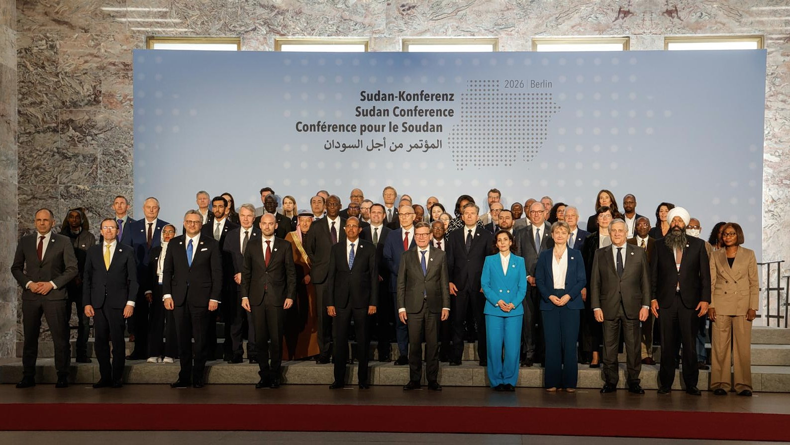 &Gamma;&epsilon;&rho;&alpha;&pi;&epsilon;&tau;&rho;ί&tau;&eta;&sigmaf;: &Eta; &Epsilon;&lambda;&lambda;ά&delta;&alpha; &delta;&epsilon;&sigma;&mu;&epsilon;ύ&epsilon;&tau;&alpha;&iota; &nu;&alpha; &sigma;&upsilon;&nu;&epsilon;&iota;&sigma;&phi;έ&rho;&epsilon;&iota; 1 &epsilon;&kappa;. &epsilon;&upsilon;&rho;ώ &sigma;&tau;&eta;&nu; &alpha;&nu;&theta;&rho;&omega;&pi;&iota;&sigma;&tau;&iota;&kappa;ή &beta;&omicron;ή&theta;&epsilon;&iota;&alpha; &gamma;&iota;&alpha; &tau;&omicron; &Sigma;&omicron;&upsilon;&delta;ά&nu;