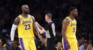 Ο ΛεΜπρόν Τζέιμς αγωνίστηκε μαζί με τον γιο του σε αγώνα playoffs: «Το πιο τρελό πράγμα που έχει συμβεί στην καριέρα μου»