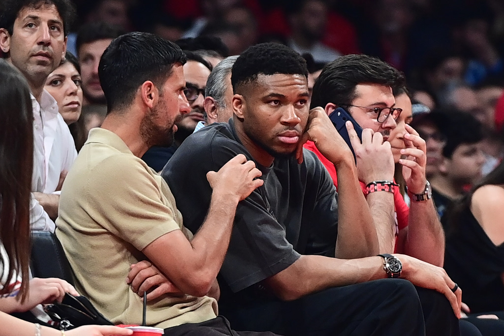 «Παγωμένος» ο Αντετοκούνμπο για την αποβολή Τζέιμς στο ΣΕΦ