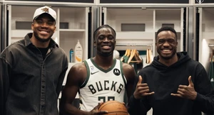 NBA: Ντεμπούτο για Άλεξ Αντετοκούνμπο στην νίκη των Μπακς, ο «σίφουνας» Ντόνσιτς οδήγησε τους Λέικερς στα Play-offs