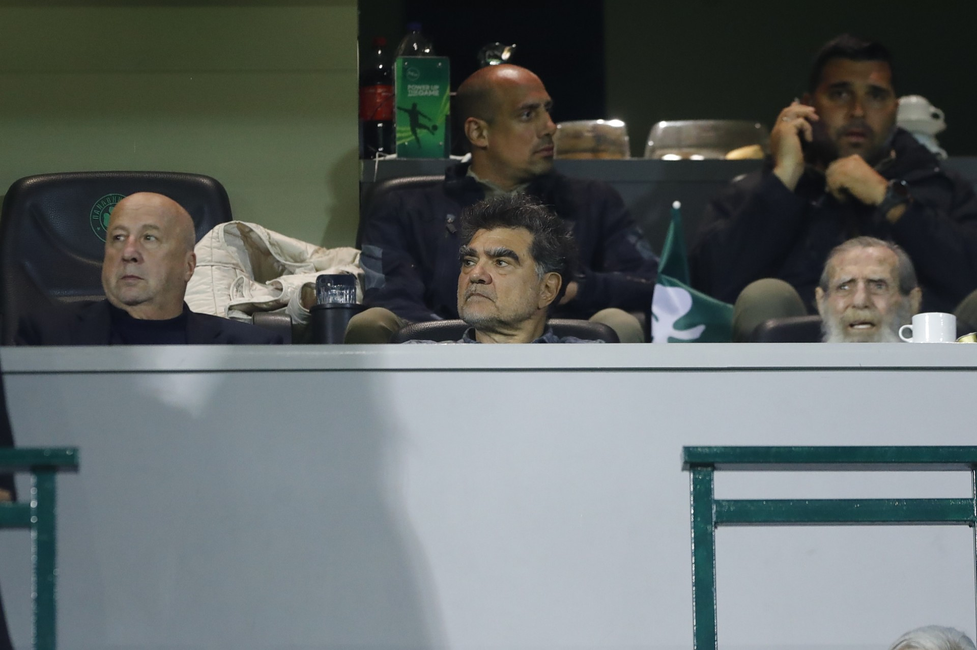 &Sigma;&tau;&eta; &Lambda;&epsilon;&omega;&phi;ό&rho;&omicron; &omicron; &Gamma;&iota;ά&nu;&nu;&eta;&sigmaf; &Beta;&alpha;&rho;&delta;&iota;&nu;&omicron;&gamma;&iota;ά&nu;&nu;&eta;&sigmaf;