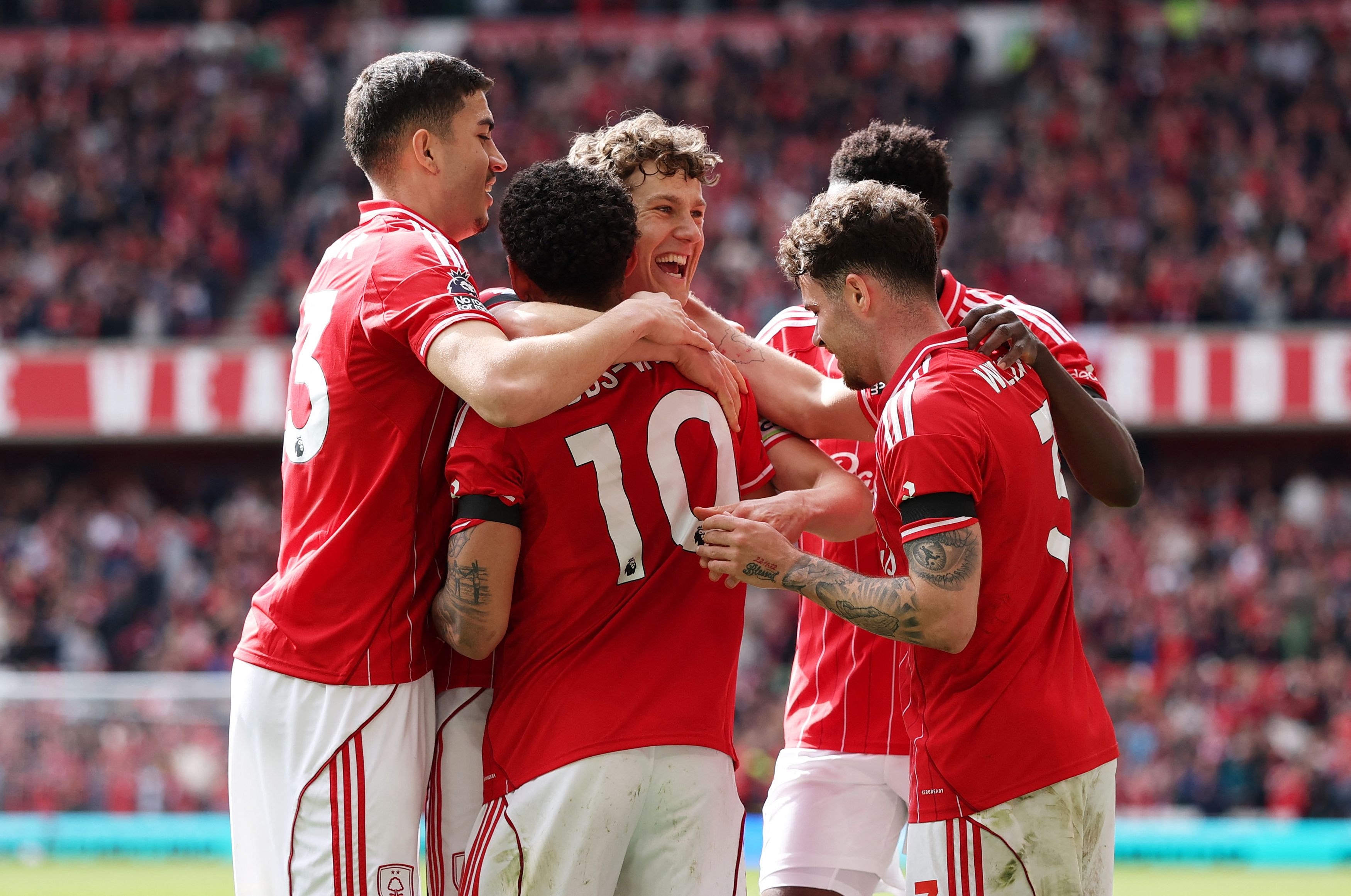 &Nu;ό&tau;&iota;&nu;&gamma;&chi;&alpha;&mu; &Phi;ό&rho;&epsilon;&sigma;&tau; &ndash; &Mu;&pi;έ&rho;&nu;&lambda;&iota; 4-1: &Sigma;&alpha;&rho;&omega;&tau;&iota;&kappa;&omicron;ί &omicron;&iota; &laquo;&rho;&epsilon;&nu;&tau;&sigmaf;&raquo;, &chi;&alpha;&tau;-&tau;&rho;&iota;&kappa; &omicron; &Gamma;&kappa;&iota;&mu;&pi;&sigmaf;-&Gamma;&omicron;&upsilon;ά&iota;&tau;