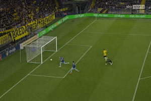 Απίθανο γκολ που θύμισε Μέσι και Μαραντόνα του Μίκα Γκοντς στην Ολλανδία (vid)