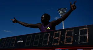 Ο 18χρόνος Γκουτ Γκουτ «σπάει» ρεκόρ και απειλεί τον Μπολτ