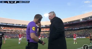 Απίστευτη στιγμή στον τελικό Κυπέλλου Ολλανδίας: Ο Μάκελι σταμάτησε το ματς για να απαντήσει σε κλήση